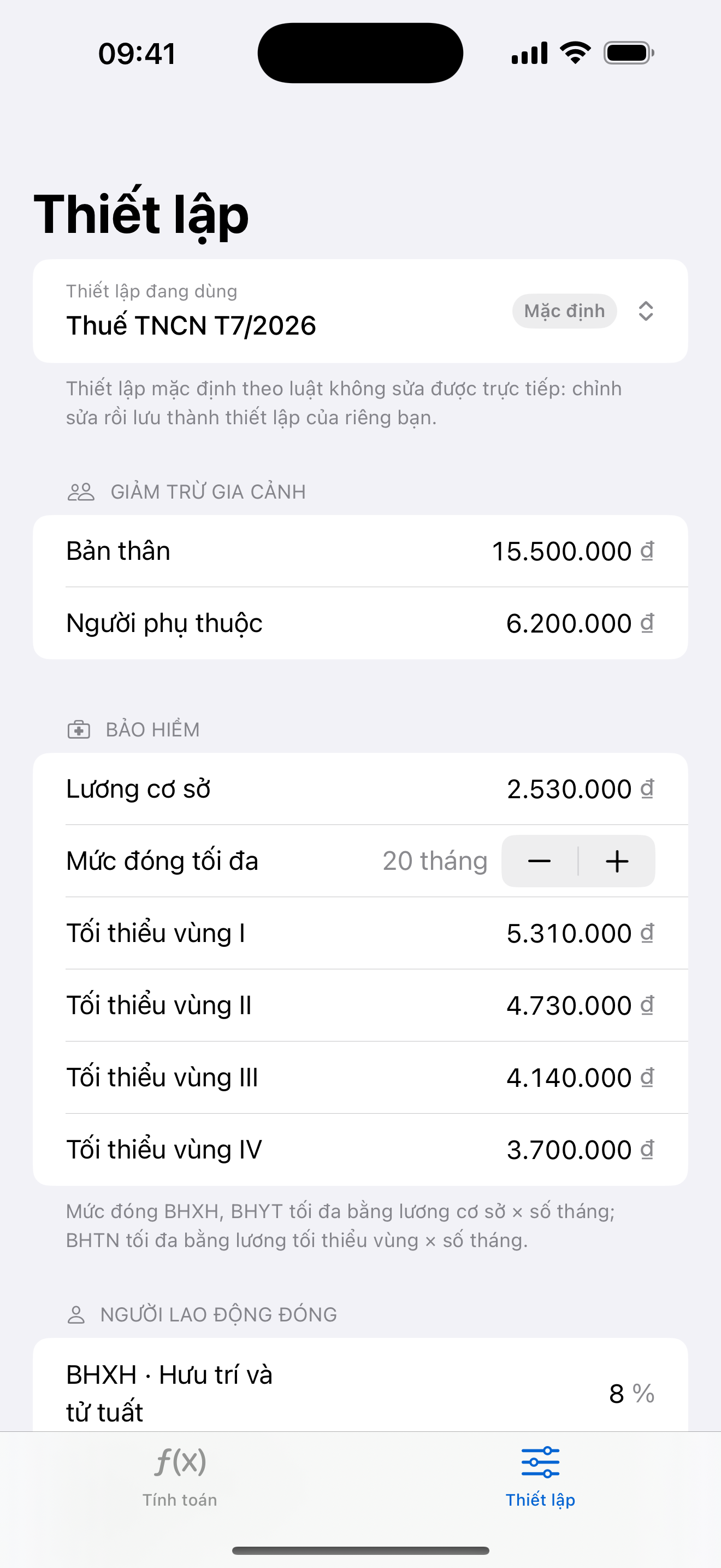 Màn hình Thiết lập với thiết lập đang dùng là Thuế TNCN T7/2026, phần giảm trừ gia cảnh 15.500.000 đồng cho bản thân và 6.200.000 đồng cho mỗi người phụ thuộc, lương cơ sở 2.530.000 đồng, mức đóng tối đa 20 tháng và bốn mức lương tối thiểu vùng.
